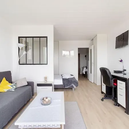En Hauteur - Elegant Proche Du Metro Apartment