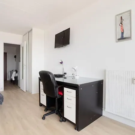 En Hauteur - Elegant Proche Du Metro Apartment